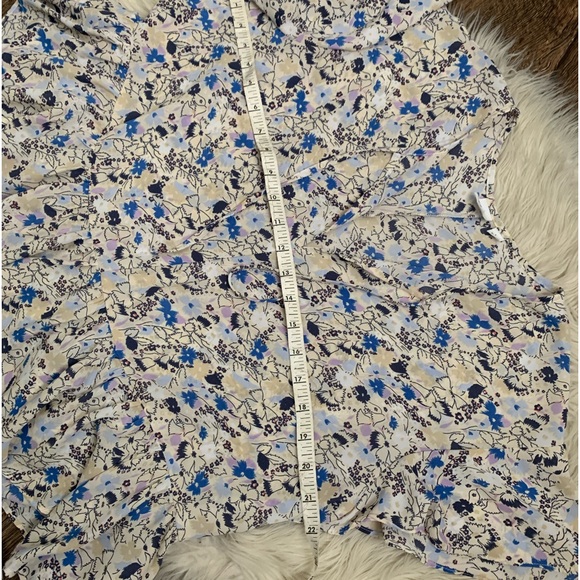 Gap Flutter Sleeve Top - Picture 8 of 10